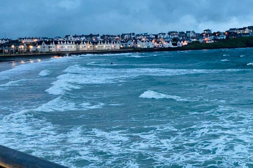 Luxurious Beach Front Apartment In Portrush Esterno foto